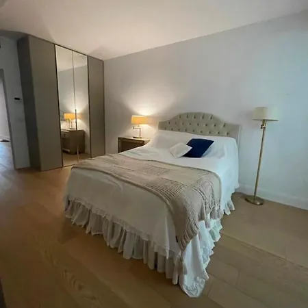 Apartment Design Eiffel Tower