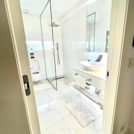 Design Eiffel Tower Apartment *